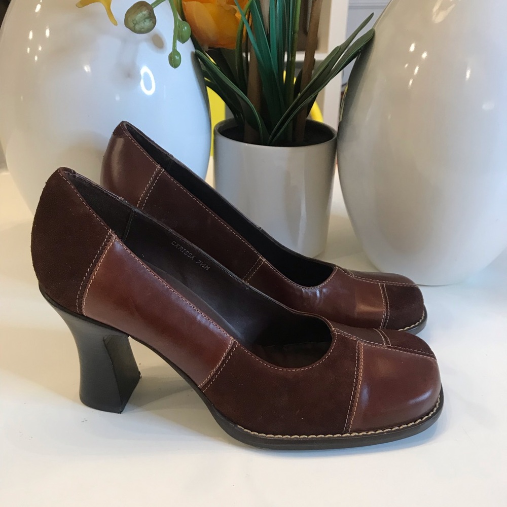 TWO LIPS PATCH HEELS! Size 7.5